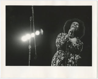 Flack, Roberta. (1937–2025) [Gahr, David. (1922–2008)] Original Photograph at the 1971 Newport Jazz Festival
