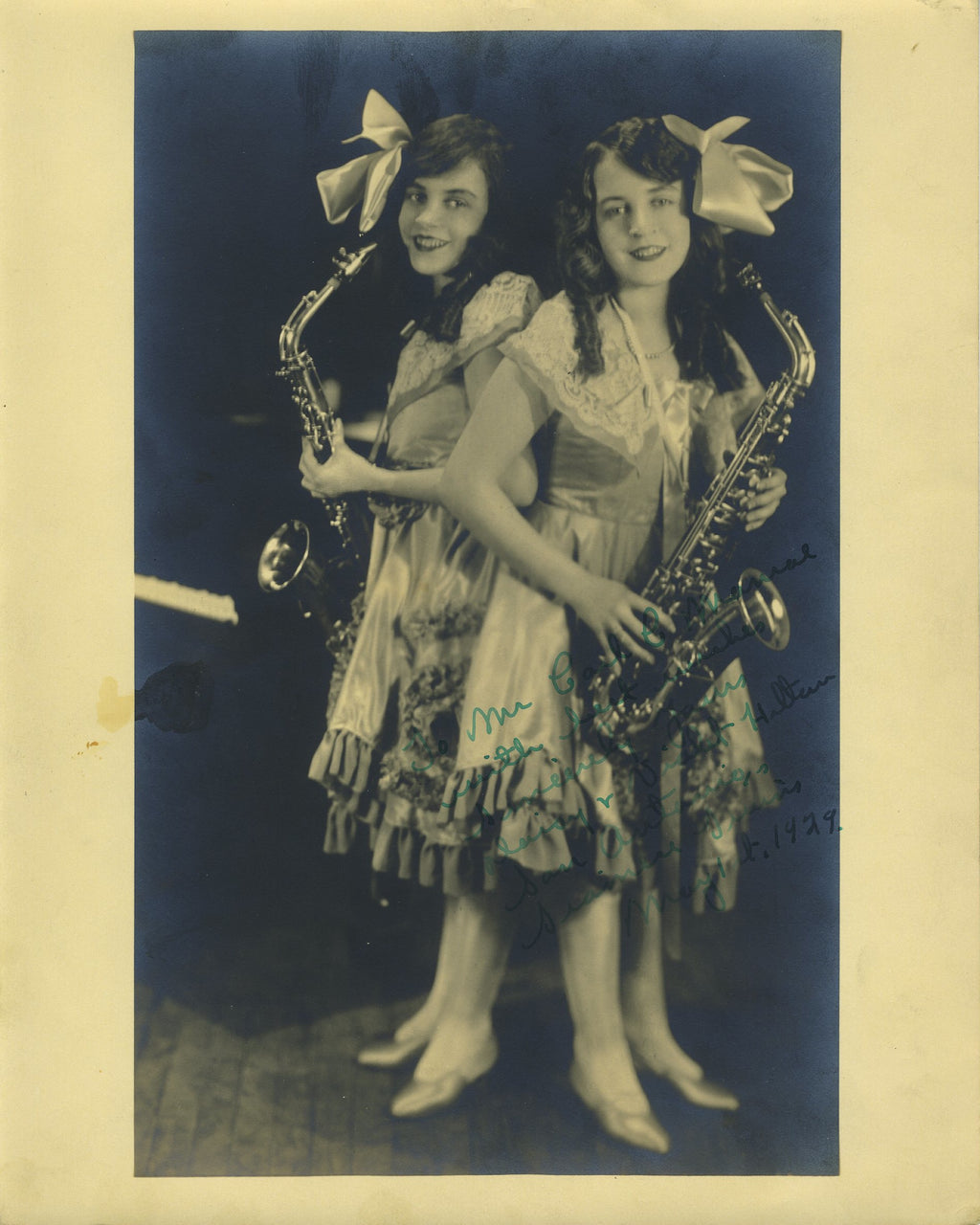 Hilton, Daisy & Violet. (1908 - 1969) Signed Photograph – Schubertiade ...
