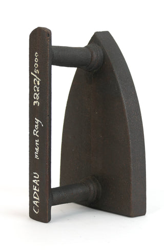 Ray, Man. (1890 - 1976) Cadeau [Gift]