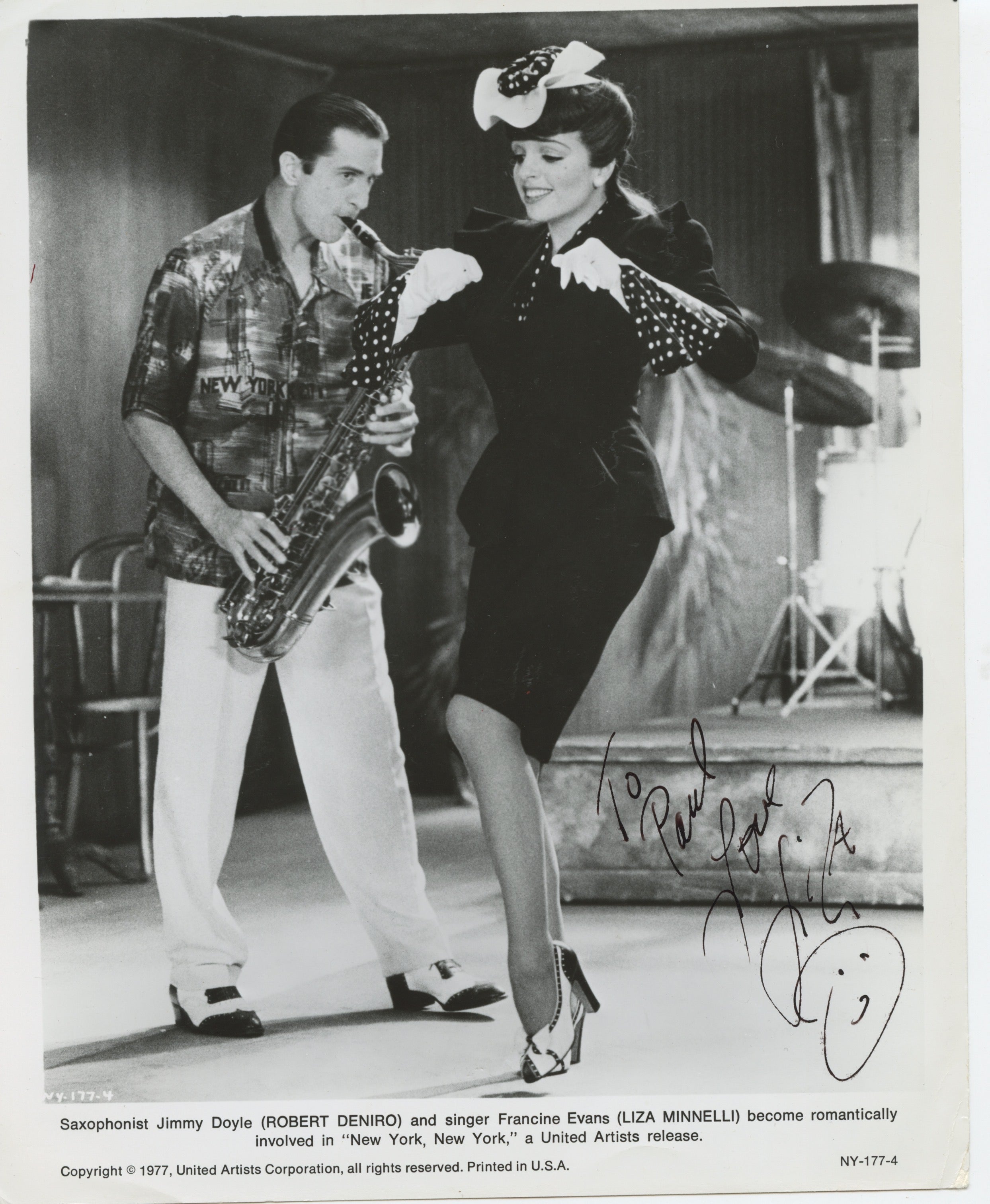 Minnelli, Liza. (b. 1946) Signed Photograph in 