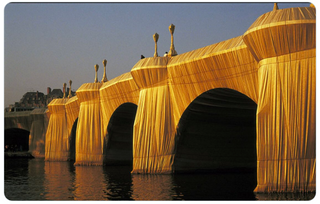 [WilliWear] Christo. (1935–2020) & Jeanne-Claude. (1935–2009) & Smith, Willi. (1948–1987) "Pont Neuf sur la Seine, Paris" Tenue bleue, 1985 – Signed by Christo