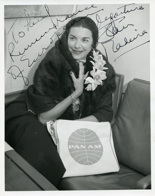 [OPERA] De Paolis, Alessio. (1893-1964) & Diaz, Justino. (b. 1940) & Gedda, Nicolai. (1925-2017) & Gobbi, Tito. (1913-1984) & Guarrera, Frank. (1923-2007) & Nadeira, Jean. (1918-1972) Signed Vintage Photographs of Opera Singers by Distinguished Photograph