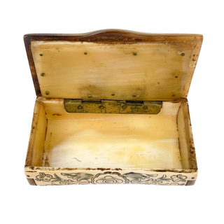 [Tobacco] Figural Horn Sheperd's Box with Pastoral and Hunting Scenes