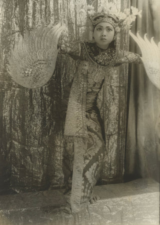 Rasmi, Ni Gusti Ayu Raka. (1939 - 2018) [Vechten, Carl Van.  (1880-1964)] Ni Gusti Ayu Raka Rasmi performing as the Bird in the Legong, 1952
